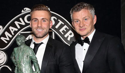 luke-shaw-duoc-trao-giai-cau-thu-man-utd-choi-hay-nhat-1